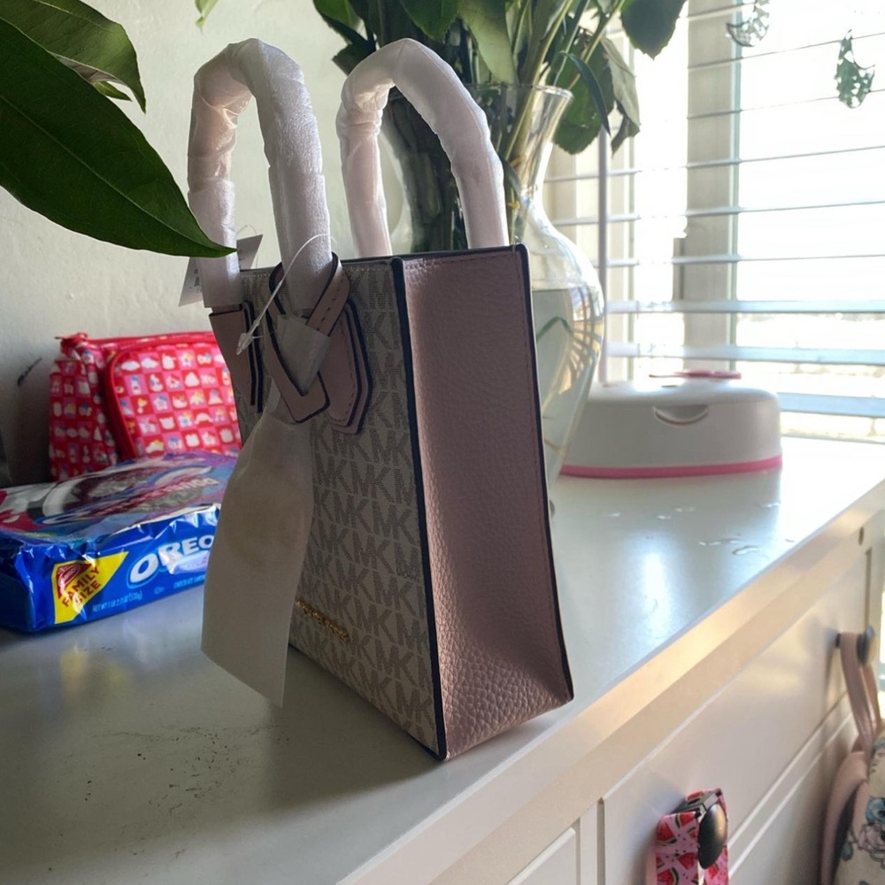 Michael Kors Pink and White Tote Bag with Elegant Design